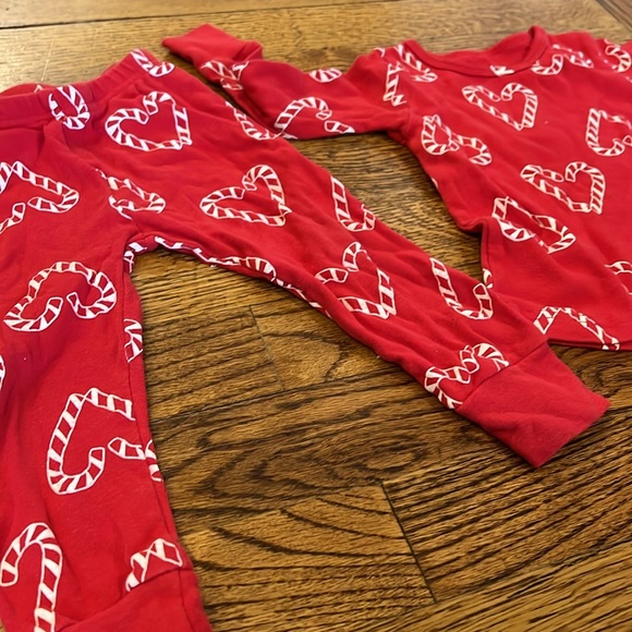 NWOT CANDY CANE CHRISTMAS PAJAMAS - CARTERS SIZE 12M - Picture 6 of 6